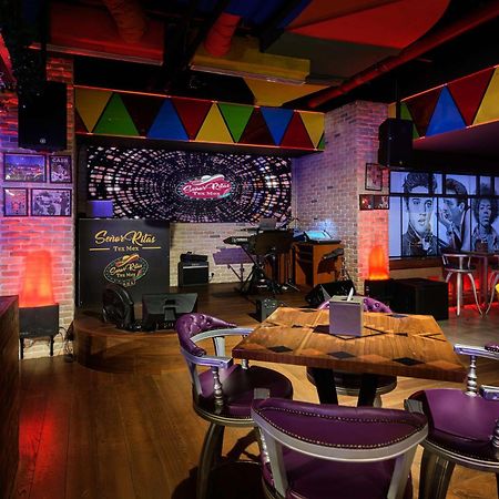 فندق دبل تري باي هيلتون الدوحة - آل ساد المظهر الخارجي الصورة The interior of a typical Hard Rock Cafe