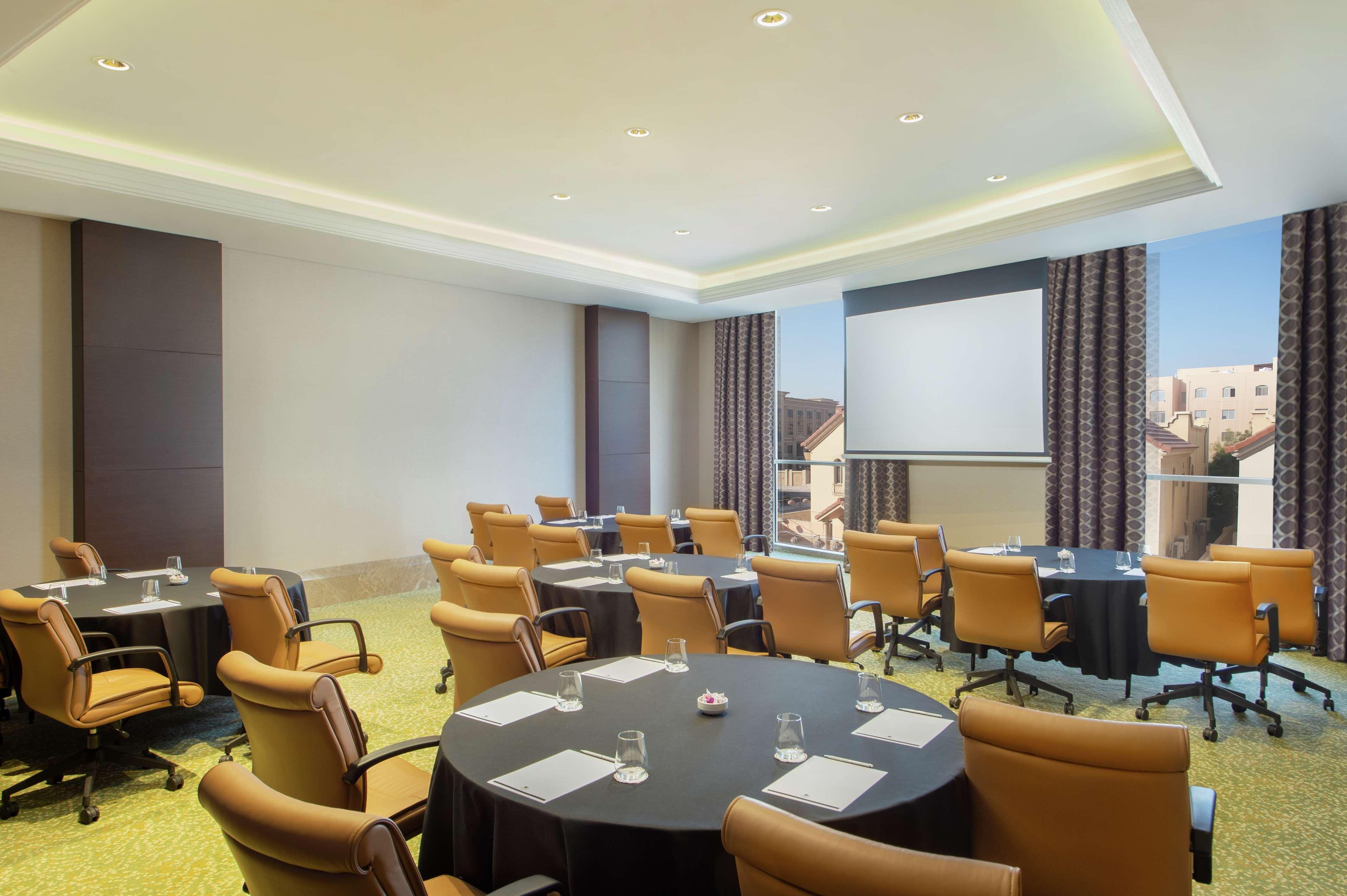 فندق دبل تري باي هيلتون الدوحة - آل ساد المظهر الخارجي الصورة Meeting room