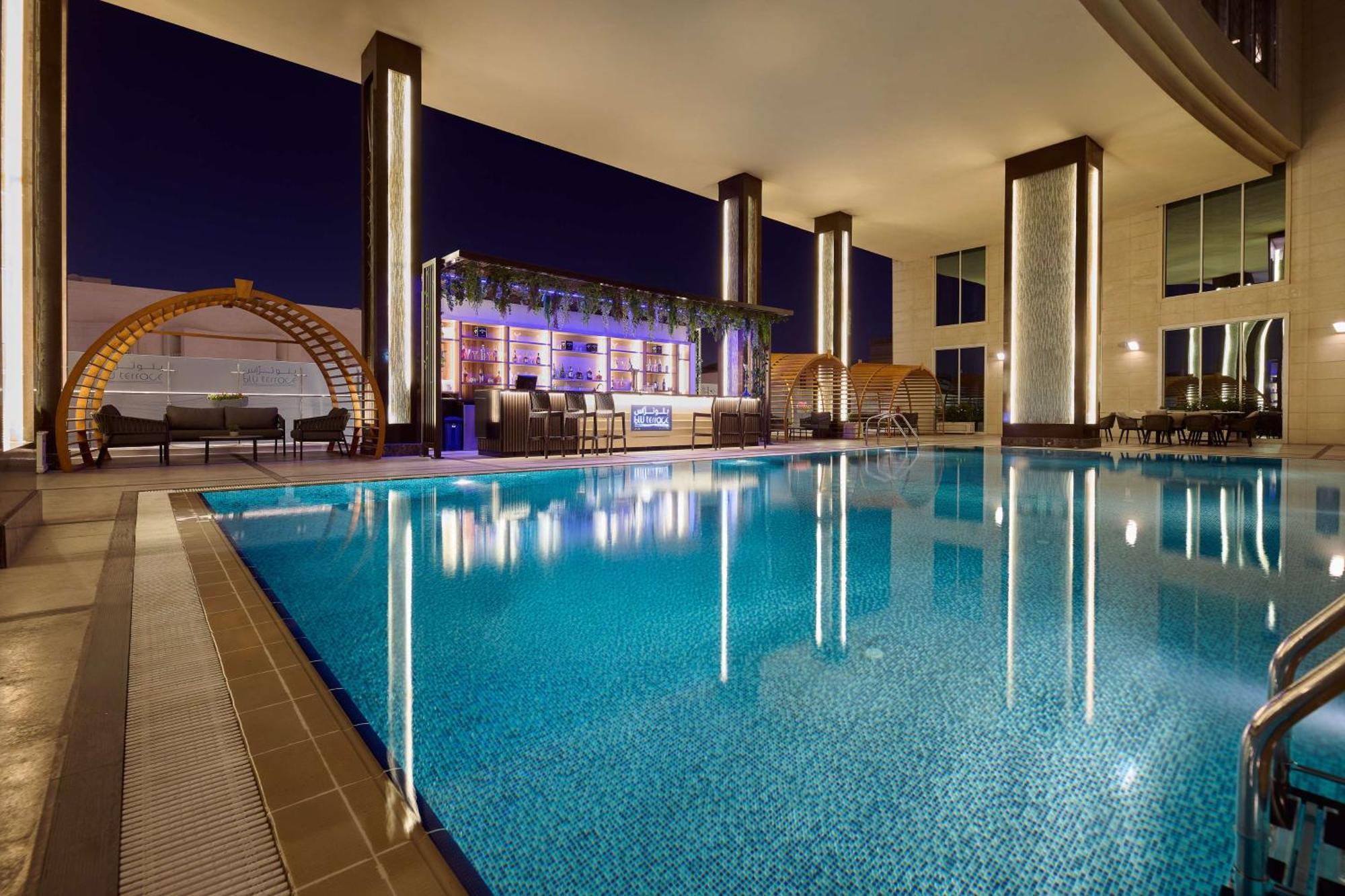 فندق دبل تري باي هيلتون الدوحة - آل ساد المظهر الخارجي الصورة The swimming pool at the hotel